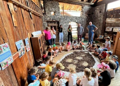 A MEZZANO, NEL TABIÀ, RISUONANO LE VOCI DEI BAMBINI