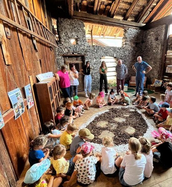 A MEZZANO, NEL TABIÀ, RISUONANO LE VOCI DEI BAMBINI